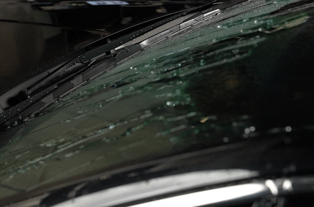 깨끗하게 닦이면서 발수까지 가능한 메탈 실리콘 와이퍼