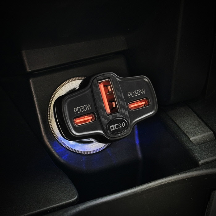 더존 3포트 차량용 78W PD PPS+QC 3.0 초고속 충전기 시거잭 화이트투명