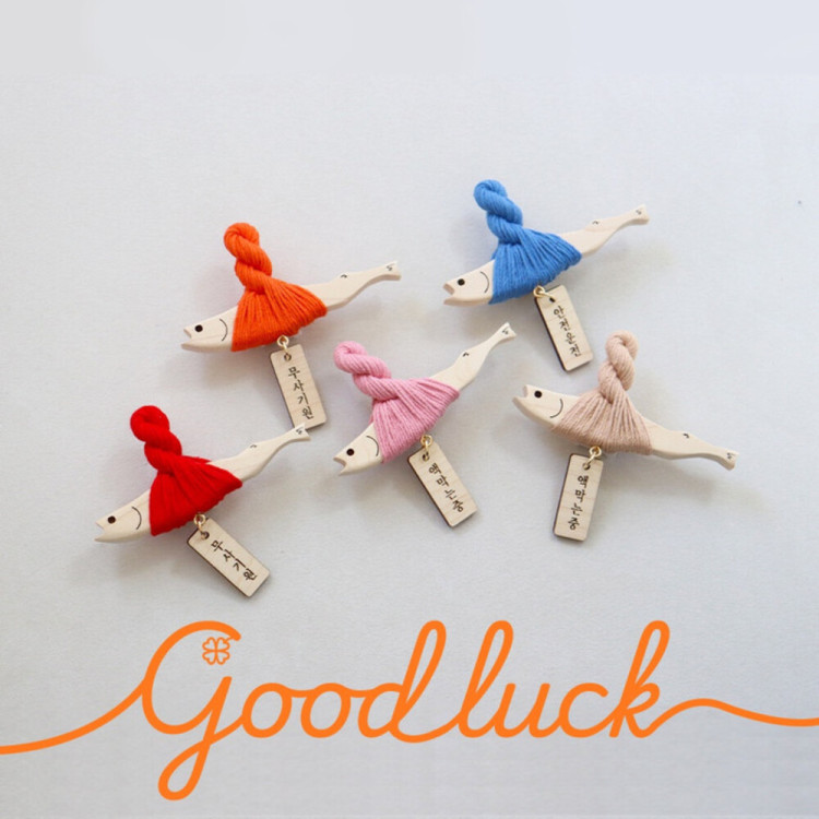 [4월 특가]마켓유니버스 액막이명태 차량용 악세사리 색상실